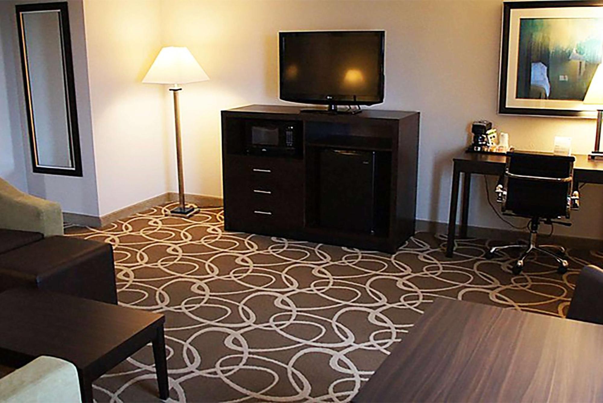 Elimwood Hotel, A Ramada By Wyndham Maryland Heights