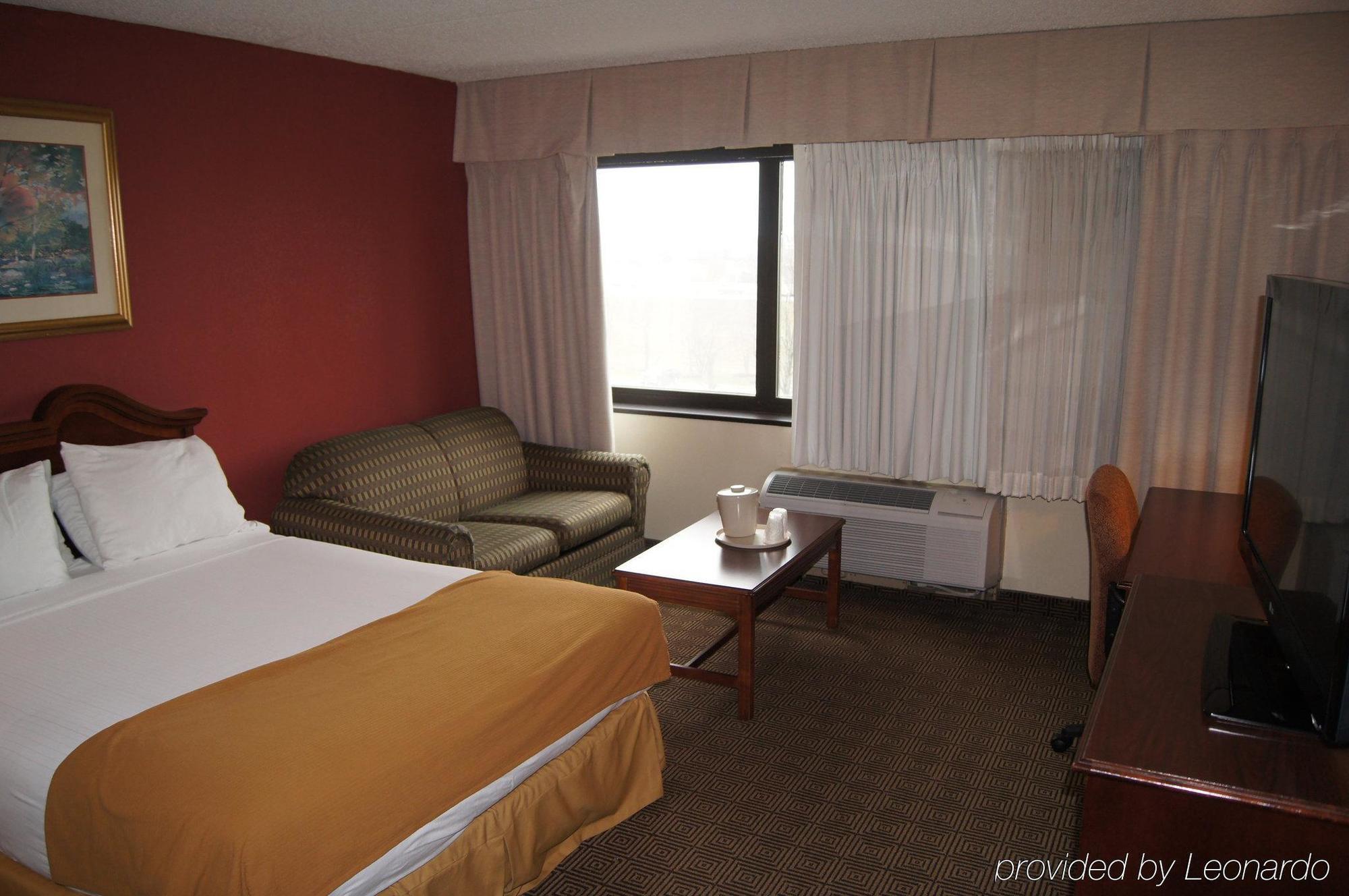 Elimwood Hotel, A Ramada By Wyndham Maryland Heights