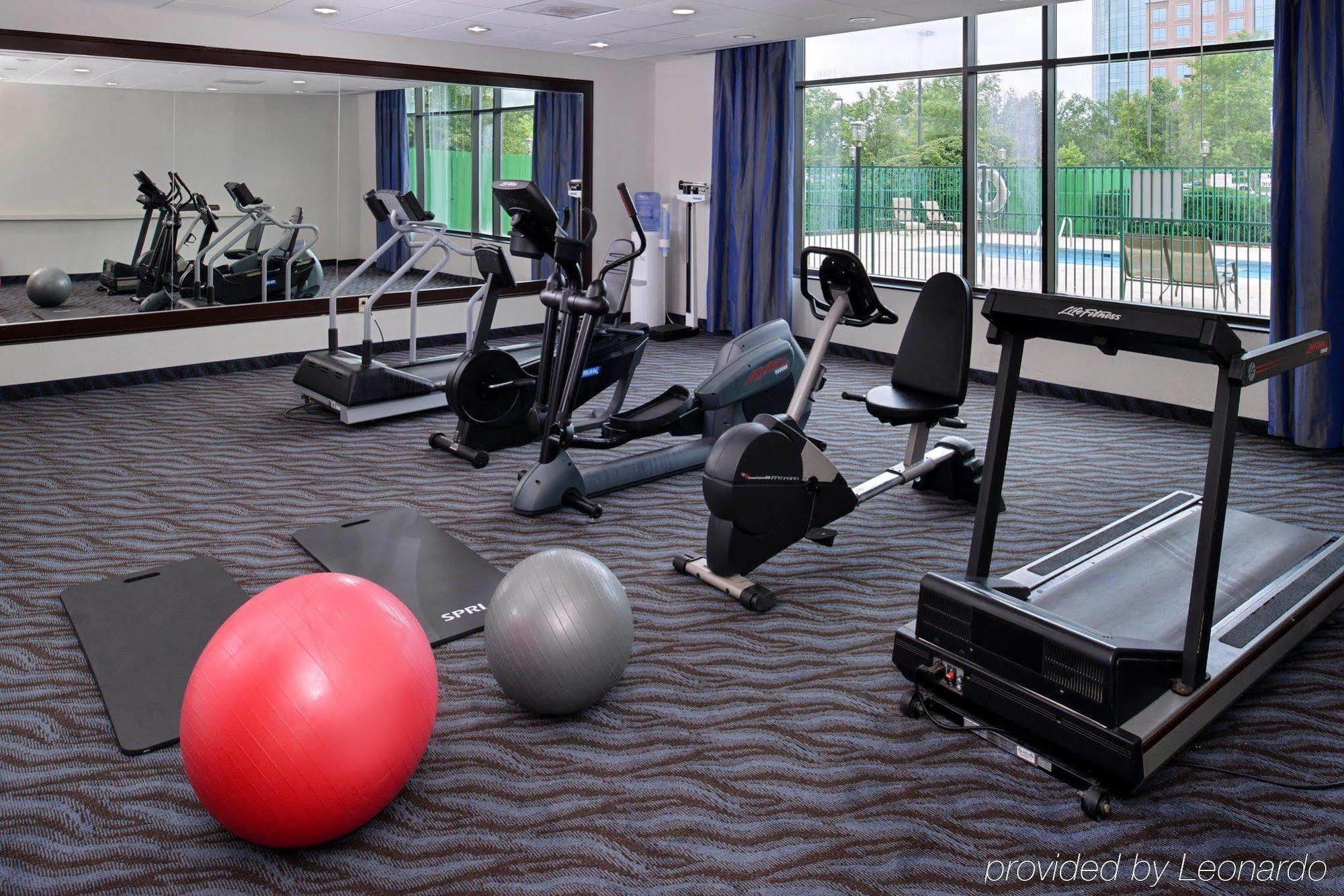 Elimwood Hotel, A Ramada By Wyndham 2*