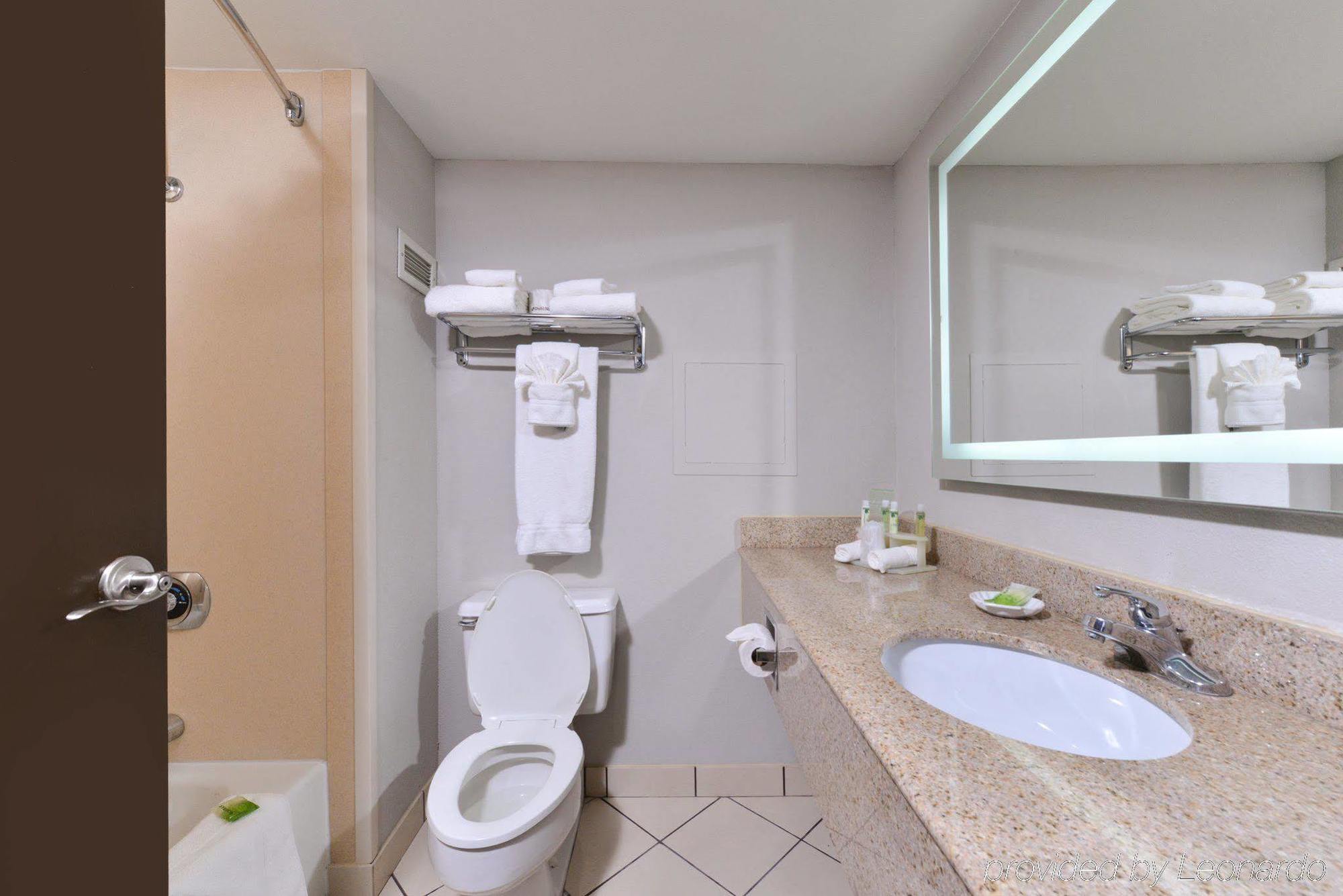 Elimwood Hotel, A Ramada By Wyndham Hotel 2*